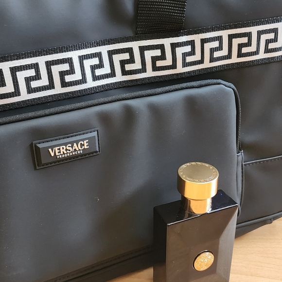 Versace Men's cologne and summer.cooler bag - Picture 4 of 9